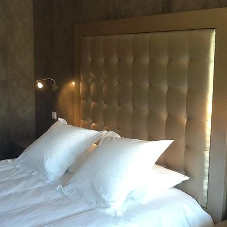 Hotel Les Deux Lions Riez Room photo
